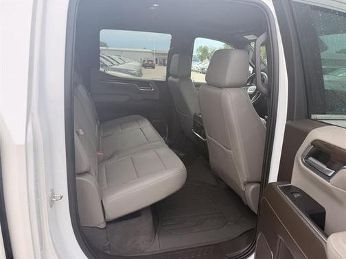 White Frost Tricoat 2022 GMC Sierra 1500 SLT