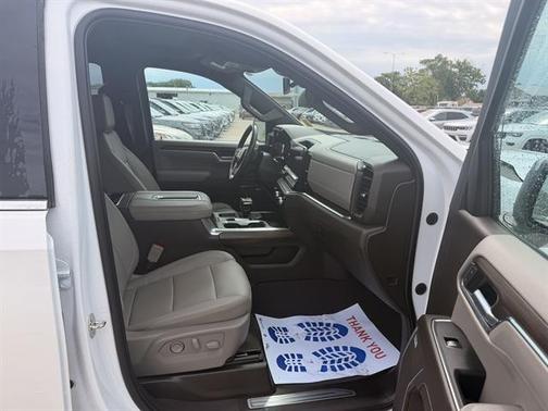 White Frost Tricoat 2022 GMC Sierra 1500 SLT