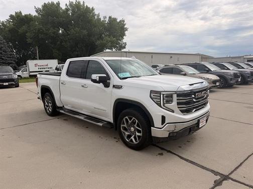 White Frost Tricoat 2022 GMC Sierra 1500 SLT