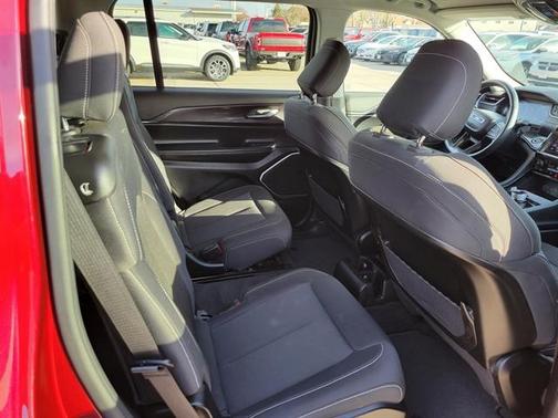 2022 Jeep Grand Cherokee L Laredo