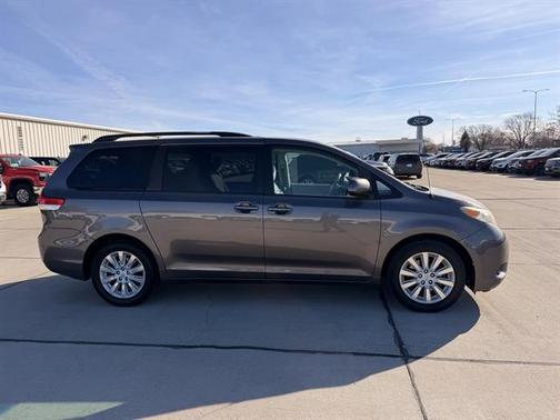 2013 Toyota Sienna LE