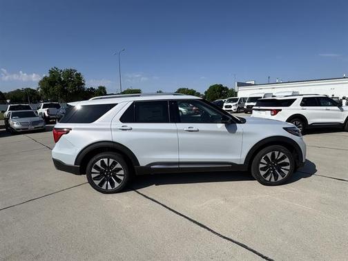 Space White Metallic 2026 Ford Explorer Platinum