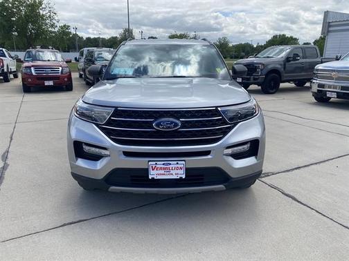 Iconic Silver Metallic 2024 Ford Explorer XLT