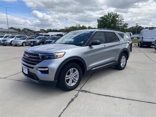 Iconic Silver Metallic 2024 Ford Explorer XLT