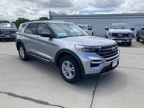 Iconic Silver Metallic 2024 Ford Explorer XLT