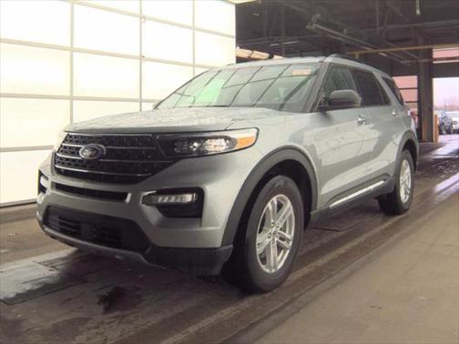 Iconic Silver Metallic 2024 Ford Explorer XLT