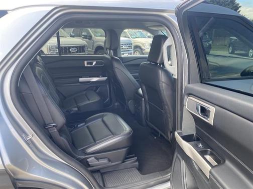 Iconic Silver Metallic 2024 Ford Explorer XLT