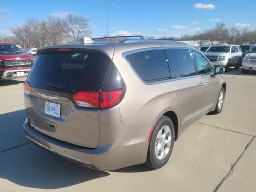 2017 Chrysler Pacifica Touring-L Plus