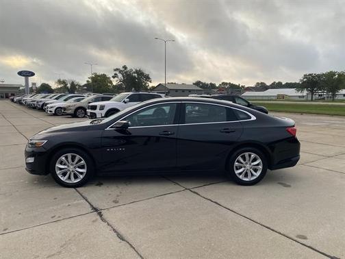 Mosaic Black Metallic 2025 Chevrolet Malibu LT