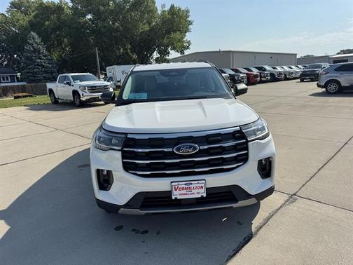 Star White Metallic Tri-Coat 2026 Ford Explorer Active w-200A Pkg