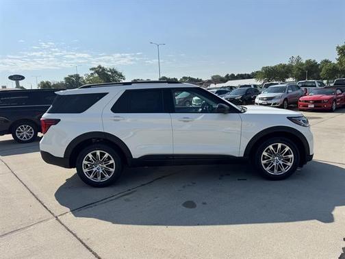 Star White Metallic Tri-Coat 2026 Ford Explorer Active w-200A Pkg