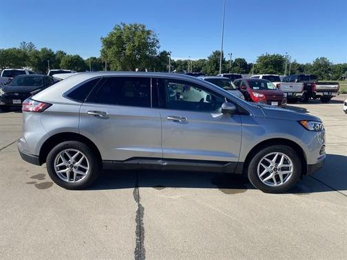 Iconic Silver Metallic 2024 Ford Edge SEL
