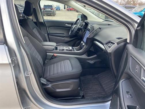 Silver Metallic 2023 Ford Edge SE