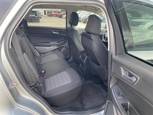 Silver Metallic 2023 Ford Edge SE