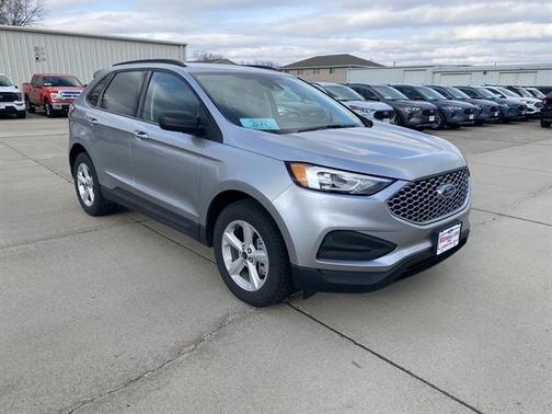 Silver Metallic 2023 Ford Edge SE