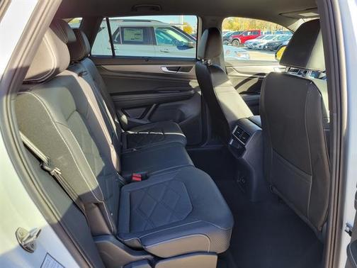 2025 Volkswagen Atlas Cross Sport 2.0T SE w/Technology 4MOTION