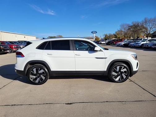 2025 Volkswagen Atlas Cross Sport 2.0T SE w/Technology 4MOTION