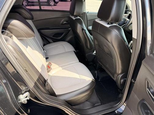 Mosaic Black Metallic 2018 Chevrolet Trax LT