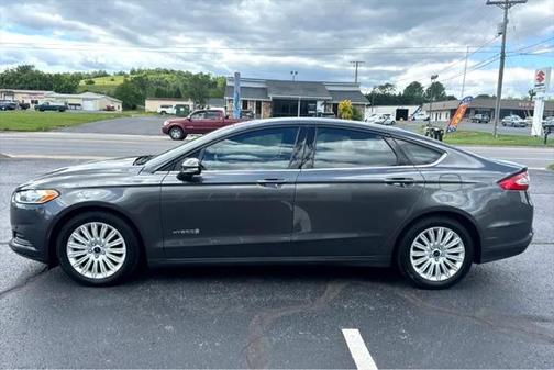 2016 Ford Fusion Hybrid SE