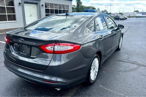 2016 Ford Fusion Hybrid SE