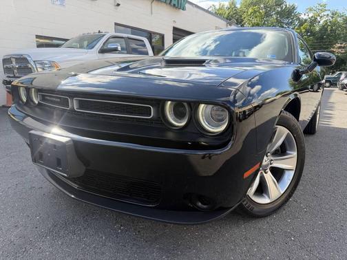 Pitch Black Clearcoat 2018 Dodge Challenger SXT