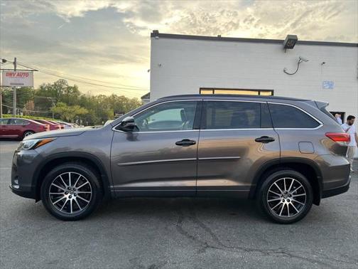 2017 Toyota Highlander SE