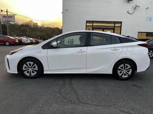 2022 Toyota Prius LE