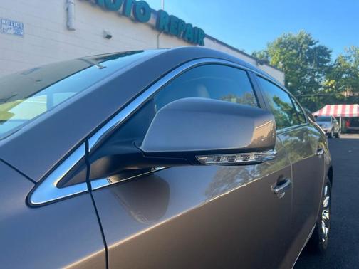 Photo 5 of 32 of 2011 Buick LaCrosse CXS