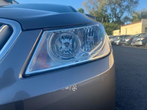 Photo 4 of 32 of 2011 Buick LaCrosse CXS