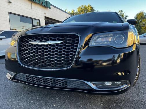 2019 Chrysler 300 S