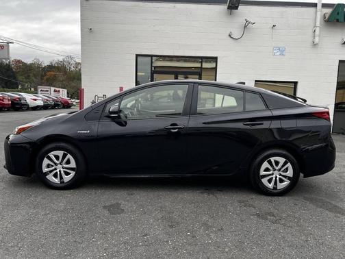 2022 Toyota Prius LE