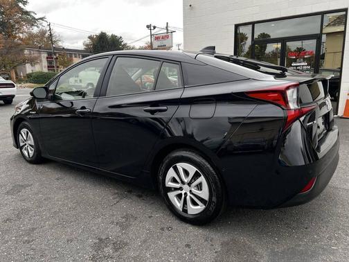 2022 Toyota Prius LE