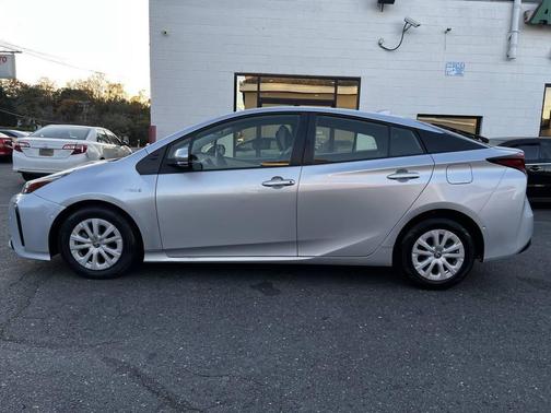 2022 Toyota Prius LE