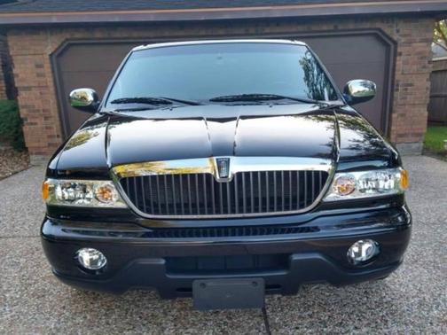 2002 Lincoln Blackwood Base 4dr Crew Cab SB 2WD