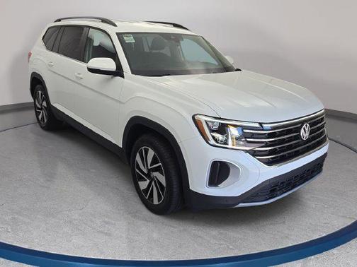 Pure White 2025 Volkswagen Atlas 2.0T SE w/Technology