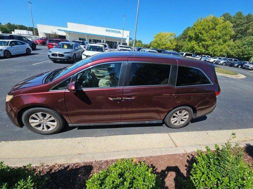 Deep Scarlet Pearl 2017 Honda Odyssey SE