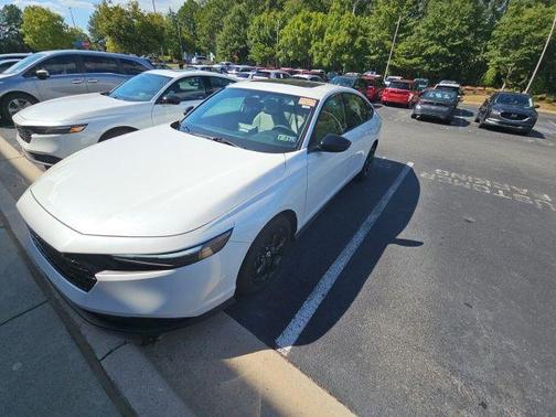 Platinum White Pearl 2025 Honda Accord SE