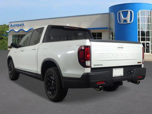 Platinum White Pearl 2026 Honda Ridgeline TrailSport+