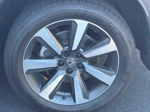Gray 2024 Honda Pilot Touring 8-Passenger