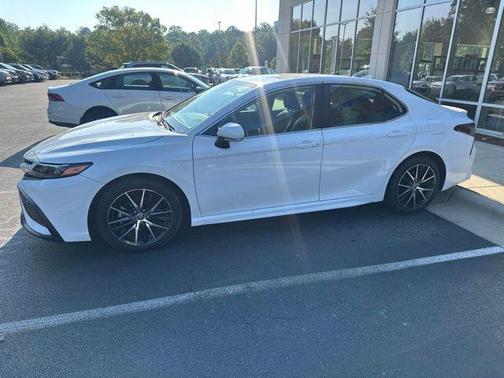 Ice Cap 2024 Toyota Camry SE