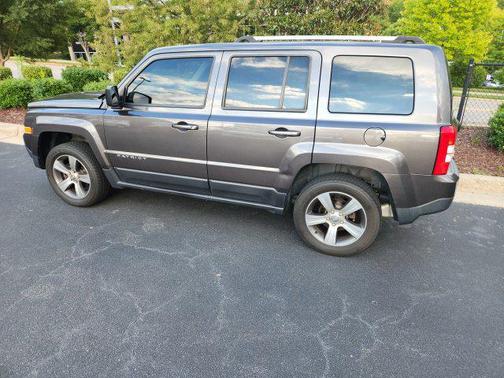 Granite Crystal Metallic Clearcoat 2016 Jeep Patriot Latitude
