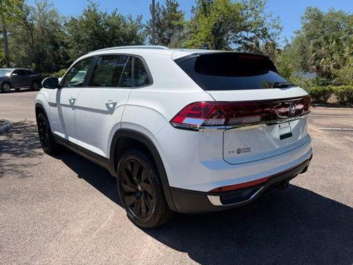 Opal White Pearl 2026 Volkswagen Atlas Cross Sport 2.0T SE W/TECHNOLOGY