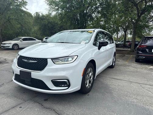 Bright White Clearcoat 2024 Chrysler Pacifica Limited