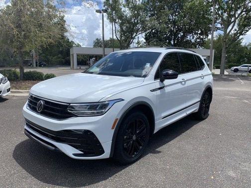 Photo 3 of 35 of 2022 Volkswagen Tiguan 2.0T SE R-Line Black