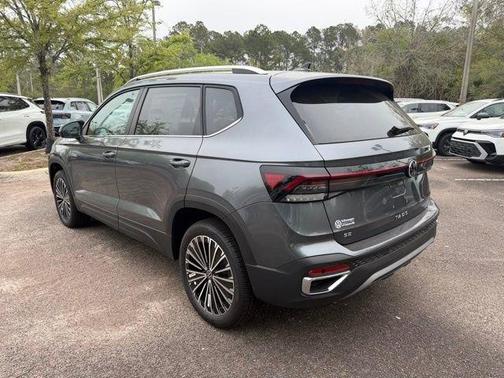 Platinum Gray Metallic 2026 Volkswagen Taos 1.5T SE