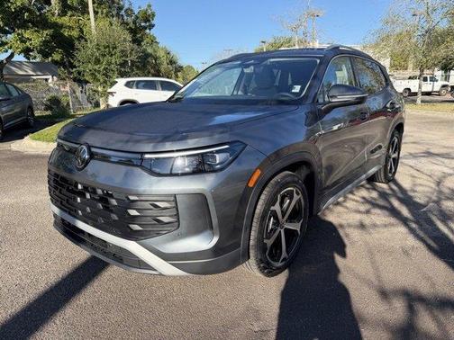 2025 Volkswagen Tiguan 2.0T SE