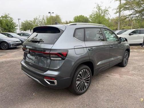 Platinum Gray Metallic 2026 Volkswagen Taos 1.5T SE
