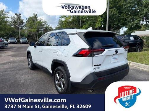 Super White 2019 Toyota RAV4 LE
