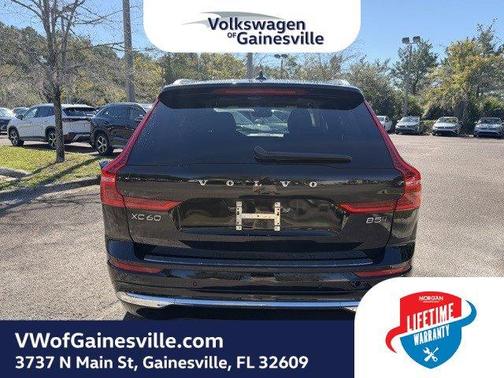 2023 Volvo XC60 B5 Ultimate Bright Theme