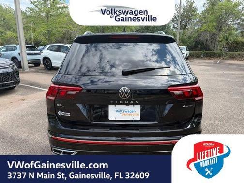 Deep Black Pearl Effect 2024 Volkswagen Tiguan 2.0T SEL R-Line
